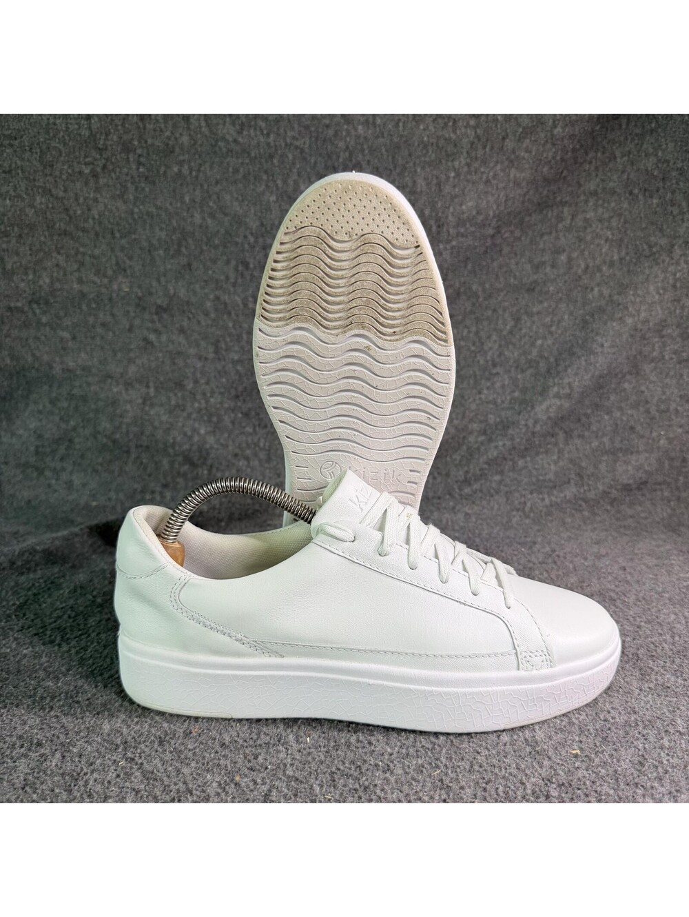 Kizik Leather Shoes Mens Size 7 White Low Top Casual Sneakers DVEGWT01-1D